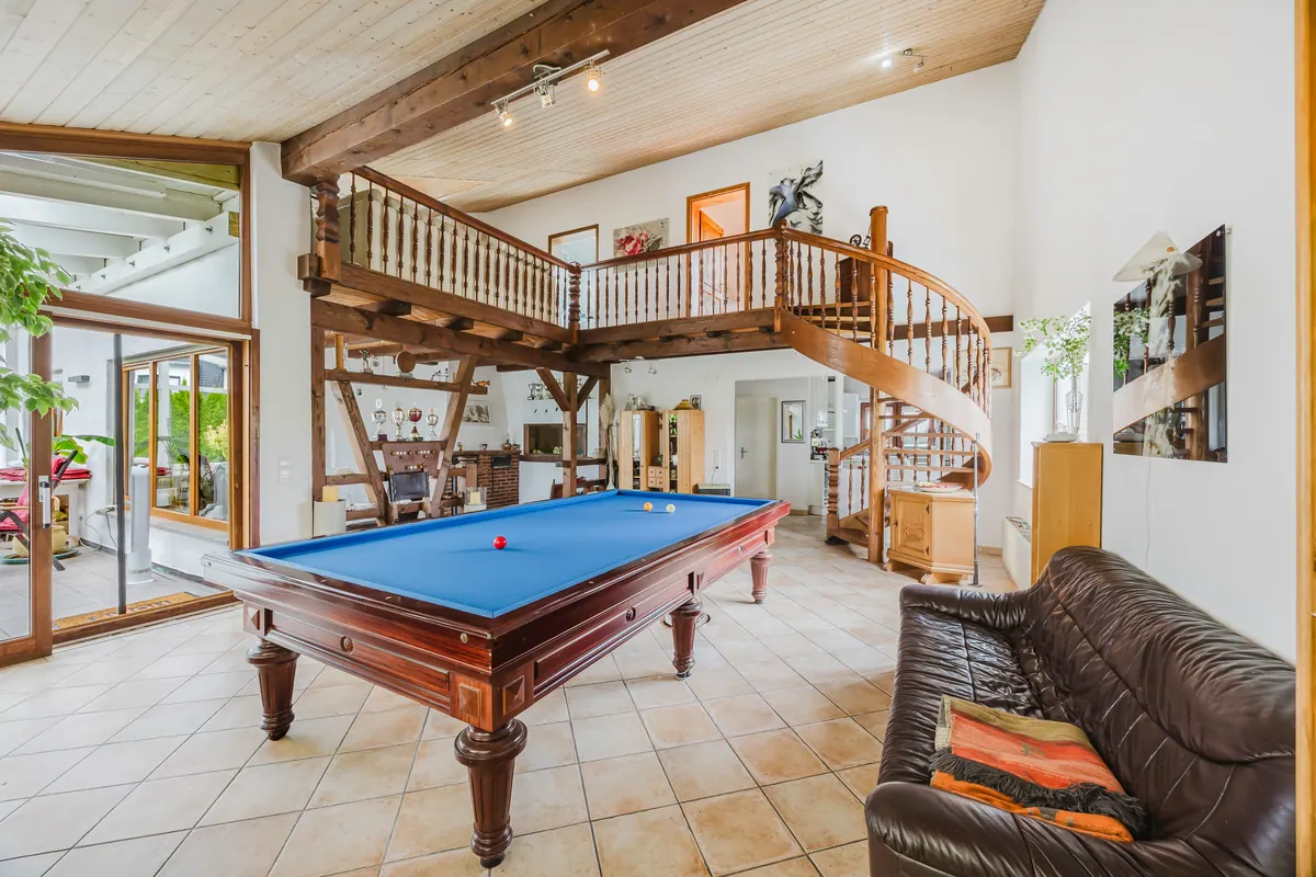 Ein Zuhause mit Charakter - Großzügiges Mehrfamilienhaus in ruhiger Lage mit Wohn-/ Gewerbeeinheit, Bild 2