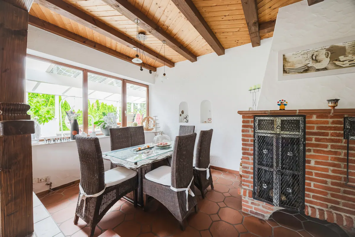 Ein Zuhause mit Charakter - Großzügiges Mehrfamilienhaus in ruhiger Lage mit Wohn-/ Gewerbeeinheit, Bild 4