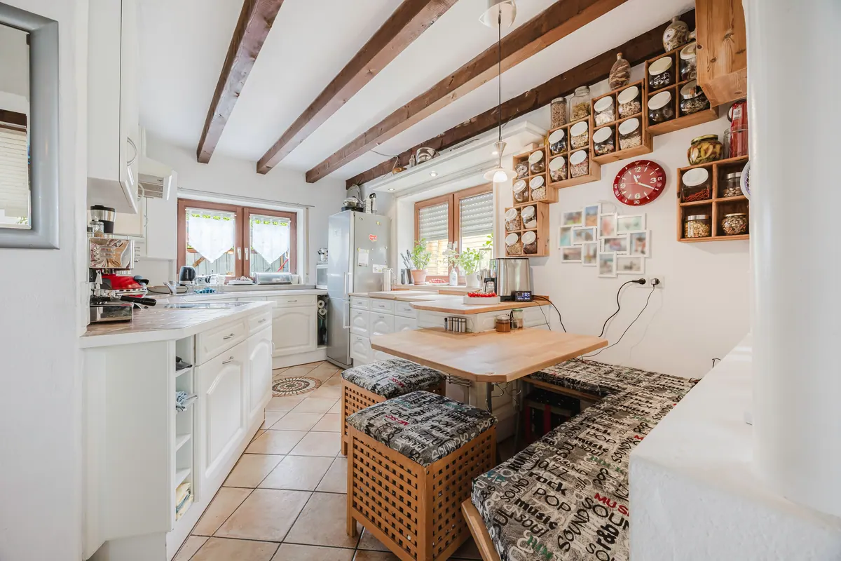 Ein Zuhause mit Charakter - Großzügiges Mehrfamilienhaus in ruhiger Lage mit Wohn-/ Gewerbeeinheit, Bild 8