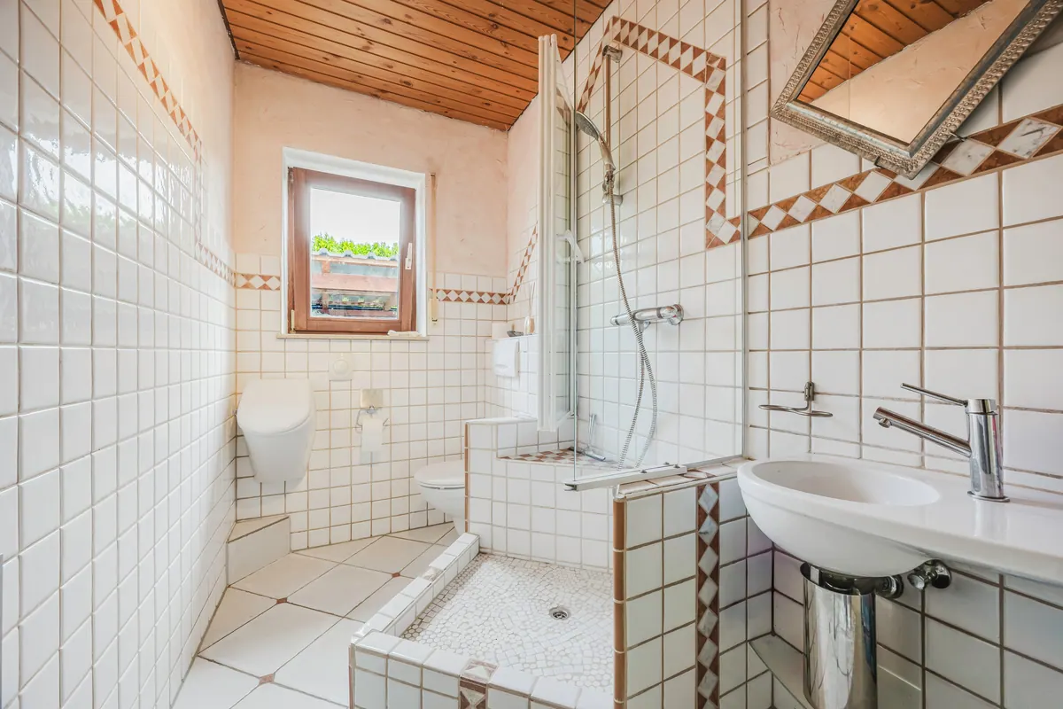 Ein Zuhause mit Charakter - Großzügiges Mehrfamilienhaus in ruhiger Lage mit Wohn-/ Gewerbeeinheit, Bild 9